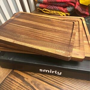 Smirly Wooden Cutting Board Set